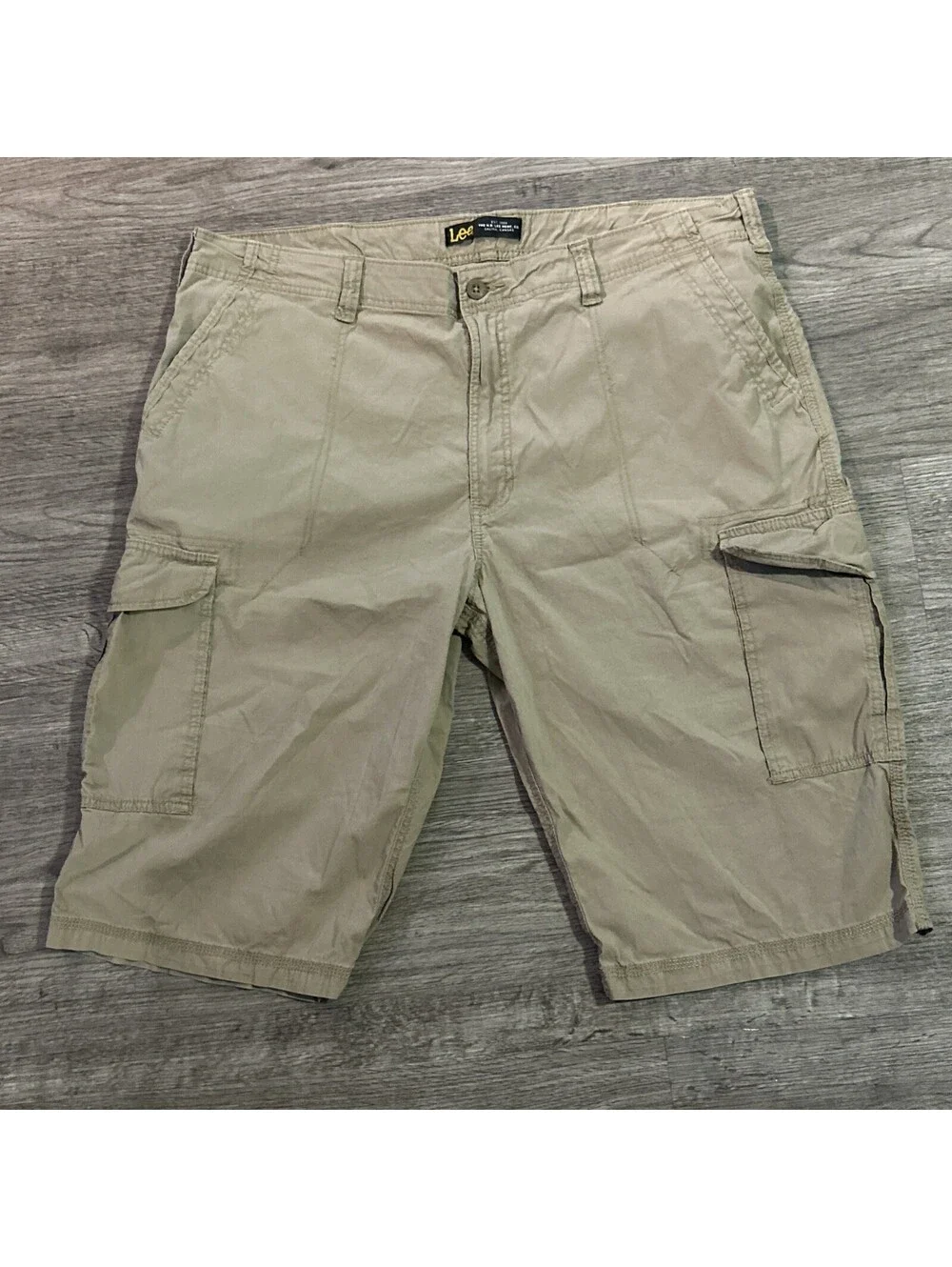 Lee Men's Extreme Motion Cargo Shorts 42 Beige Stretch Outdoor Hiking Casual